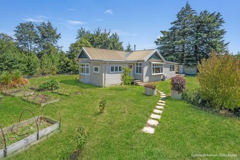 Photo of property in 3 Cross Street, Coalgate, 7673