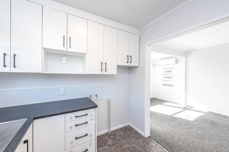 Photo of property in 1 Kupe Place, Castlecliff, Whanganui, 4501