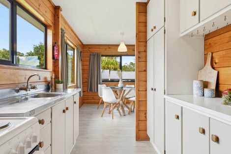 Photo of property in 50 Gatman Street, Birkdale, Auckland, 0626