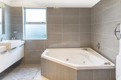 Photo of property in 49 Aberdeen Crescent, Wattle Downs, Auckland, 2103