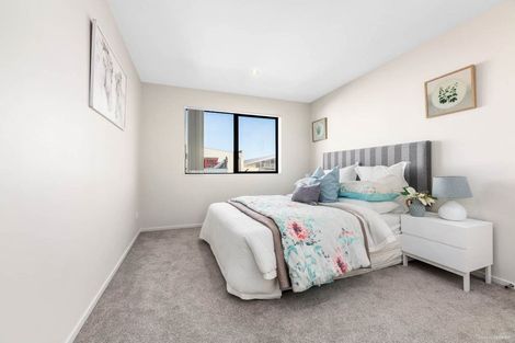 Photo of property in 2/60 Kelman Road, Kelston, Auckland, 0602