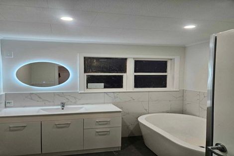 Photo of property in 1/8 Alston Avenue, Kelston, Auckland, 0602