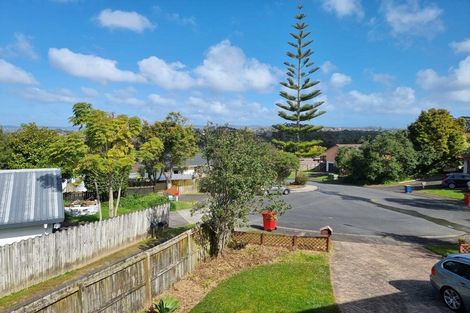 Photo of property in 16 Garcia Place, West Harbour, Auckland, 0618