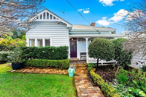 Photo of property in 14 Moore Street, Hillcrest, Auckland, 0627