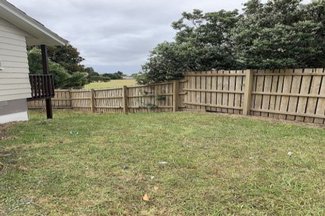 Photo of property in 2/6 Bundena Place, Clendon Park, Auckland, 2103