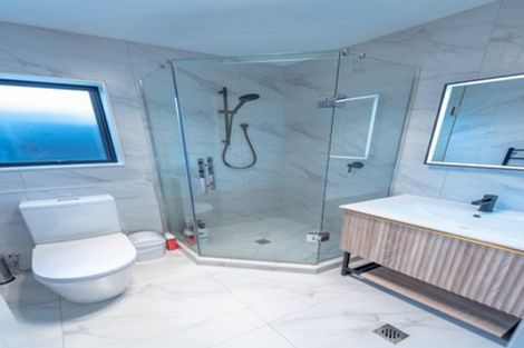 Photo of property in 5/236 Albany Highway, Schnapper Rock, Auckland, 0632