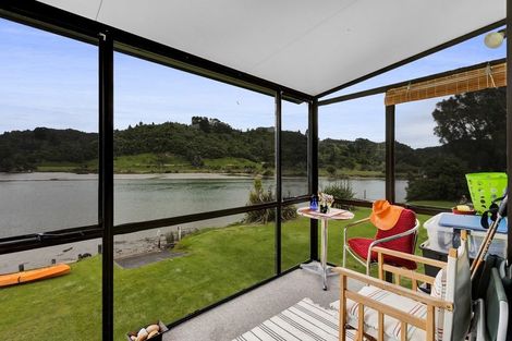 Photo of property in 21 Hills Road, Tongaporutu, Urenui, 4378