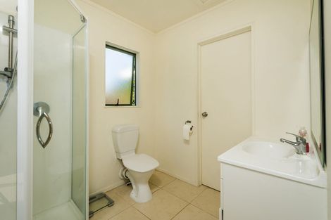 Photo of property in 66a Tamahere Drive, Glenfield, Auckland, 0629