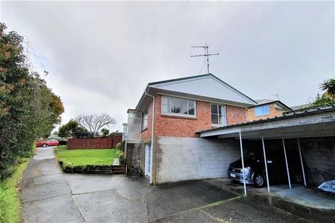 Photo of property in 2/44 Moore Street, Hillcrest, Auckland, 0627
