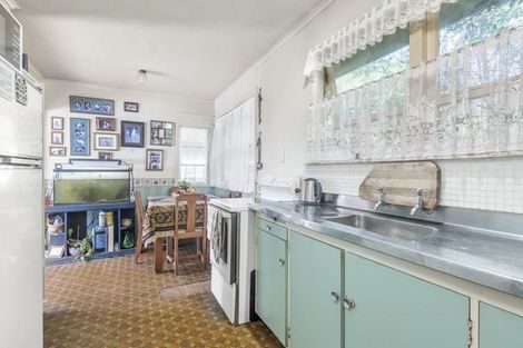 Photo of property in 832 Whangaparaoa Road, Manly, Whangaparaoa, 0930