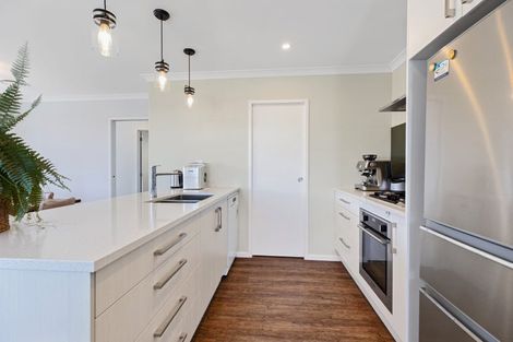 Photo of property in 84 Bert Wall Drive, Omokoroa, 3114