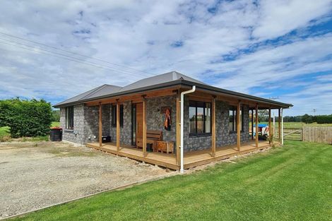 Photo of property in 176 Seaward Road, Edendale, 9825