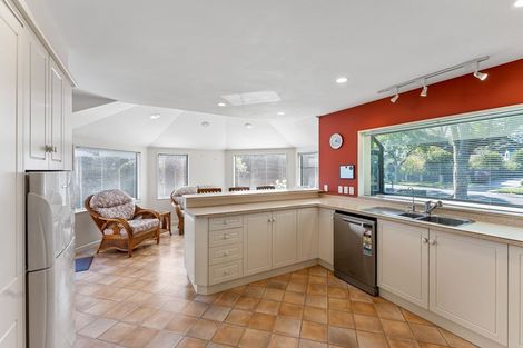 Photo of property in 2 Rosebank Grove, Waikanae, 5036