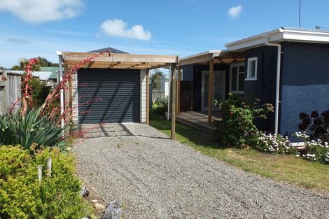 Photo of property in 26 Pratt Avenue, Foxton Beach, Foxton, 4815