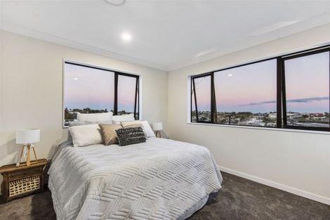 Photo of property in 1 Tirohanga Crescent, Stanmore Bay, Whangaparaoa, 0932