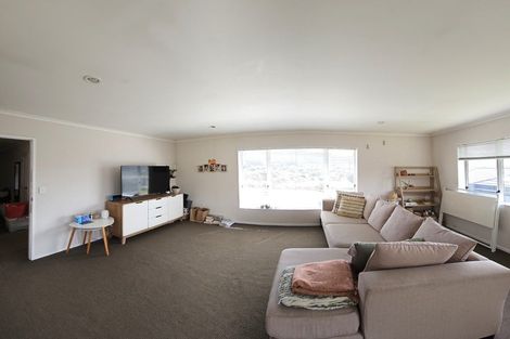 Photo of property in 93a Taylor Terrace, Tawa, Wellington, 5028