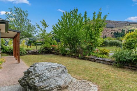 Photo of property in 2 Mathias Terrace, Arthurs Point, Queenstown, 9371