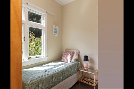 Photo of property in 5 Glenesk Road, Piha, New Lynn, 0772