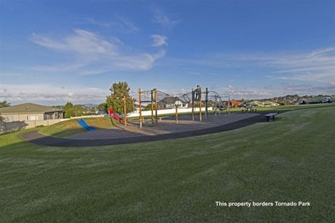 Photo of property in 3 Whiting Grove, West Harbour, Auckland, 0618