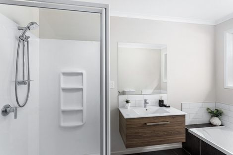 Photo of property in 5 Albatross Lane, Welcome Bay, Tauranga, 3112