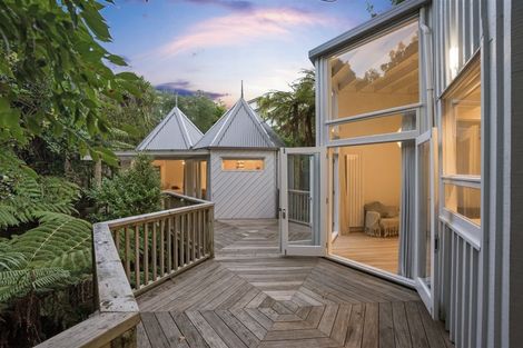 Photo of property in 25 Eastcliffe Road, Castor Bay, Auckland, 0620