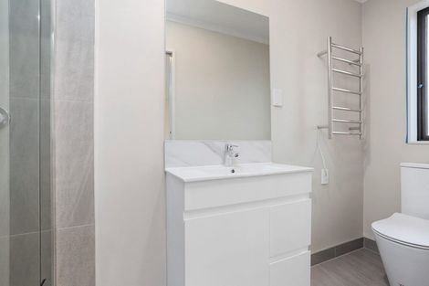 Photo of property in 10e Roberts Road, Te Atatu South, Auckland, 0610