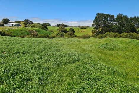 Photo of property in 629 South Road, Omata, New Plymouth, 4374