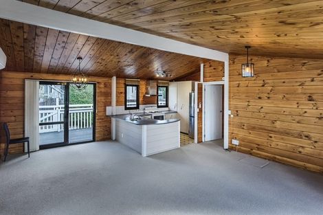 Photo of property in 8 Metric Place, Te Atatu South, Auckland, 0610