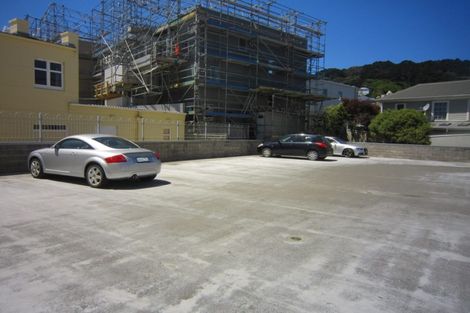 Photo of property in 4b/5 Kent Terrace, Mount Victoria, Wellington, 6011