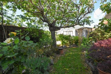 Photo of property in 6 Chisholm Place, Carterton, 5713