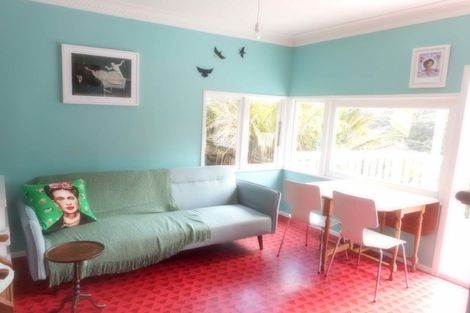 Photo of property in 123 Garden Road, Piha, New Lynn, 0772