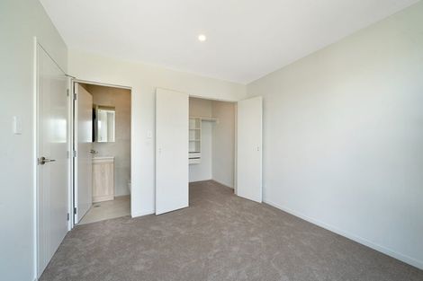 Photo of property in 4/107 Hobsonville Road, West Harbour, Auckland, 0618
