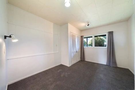 Photo of property in 28 Manhattan Heights, Glendene, Auckland, 0602