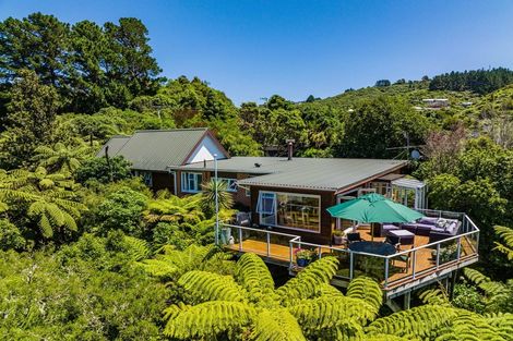 Photo of property in 60 Pomare Road, Tirohanga, Lower Hutt, 5010