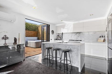 Photo of property in 49 Shandon Road, Vauxhall, Dunedin, 9013