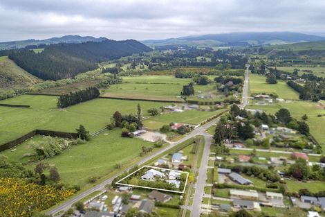 Photo of property in 8 Cross Street, Coalgate, 7673