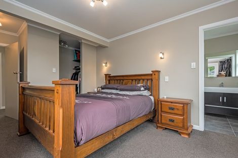 Photo of property in 88 Ruamahanga Crescent, Terrace End, Palmerston North, 4410