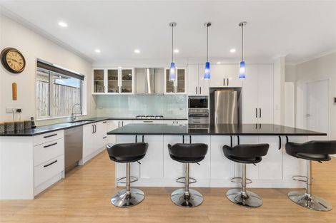 Photo of property in 11 Kilmacrennan Drive, Rosehill, Papakura, 2113