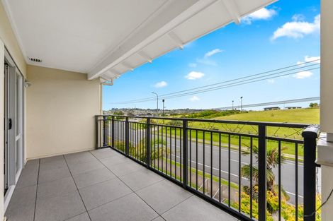 Photo of property in 16b/71 Spencer Road, Oteha, Auckland, 0632
