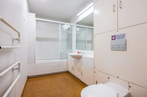 Photo of property in 74 Queen Street, Northcote Point, Auckland, 0627