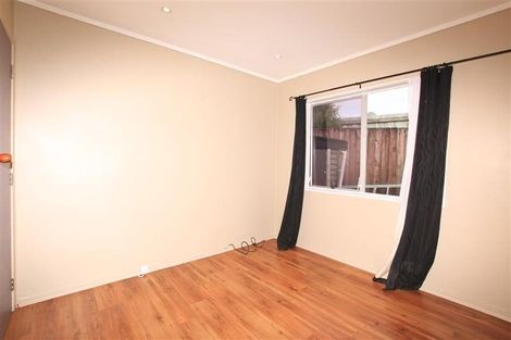 Photo of property in 63 Sheridan Drive, New Lynn, Auckland, 0600