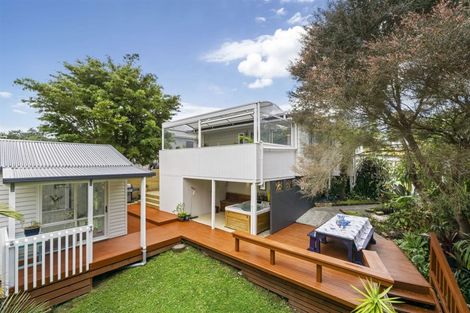 Photo of property in 100 Spinella Drive, Bayview, Auckland, 0629
