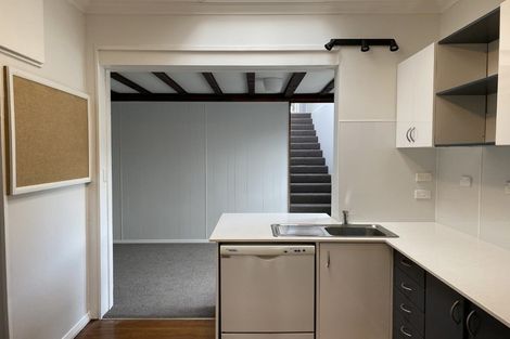 Photo of property in 37 Palliser Road, Roseneath, Wellington, 6011