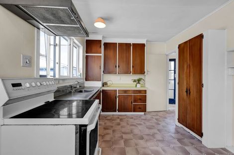 Photo of property in 5 Ranfurly Street, Frankleigh Park, New Plymouth, 4310