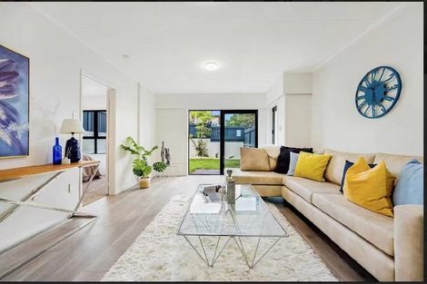 Photo of property in 1 Glen Vista Place, Bayview, Auckland, 0629