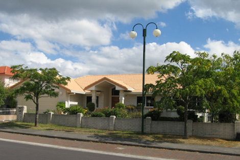 Photo of property in 24 Vermeer Place, West Harbour, Auckland, 0618