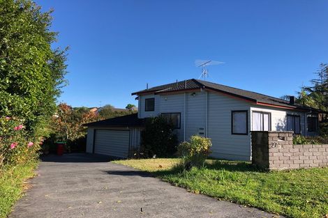 Photo of property in 27 Pinewood Grove, Botany Downs, Auckland, 2010