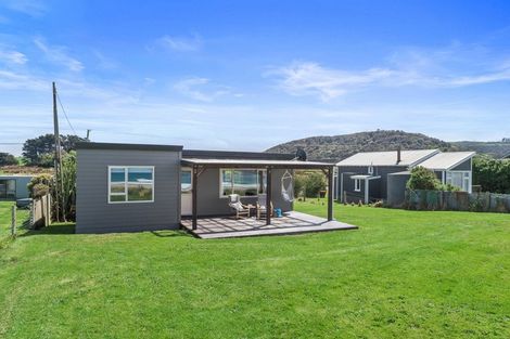 Photo of property in 511 Waikawa-curio Bay Road, Curio Bay, Tokanui, 9884