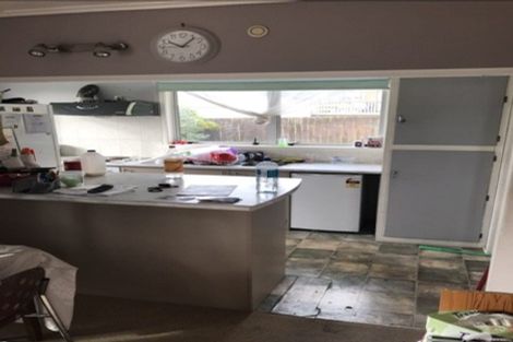 Photo of property in 1 Marlene Avenue, Te Atatu South, Auckland, 0610