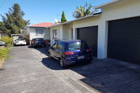 Photo of property in 2/23 Tane Street, New Lynn, Auckland, 0600